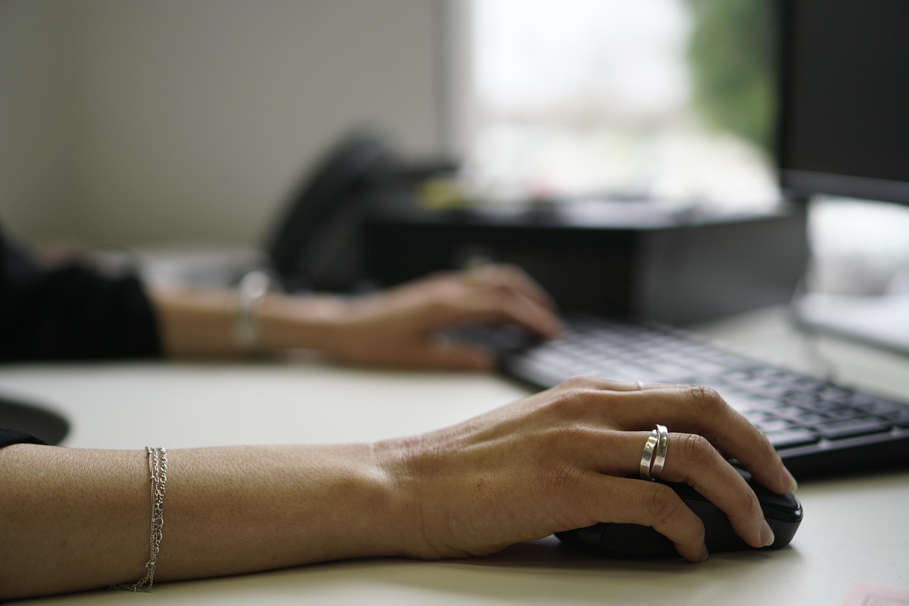 Kouzlo mezititulků: Jak rozdělit text, aby ho čtenář dočetl až do konce